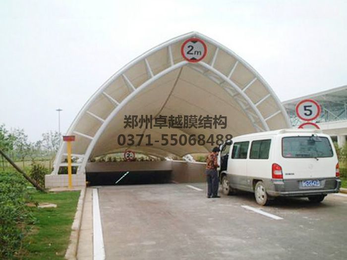 地下車(chē)庫出入口雨棚實(shí)例
