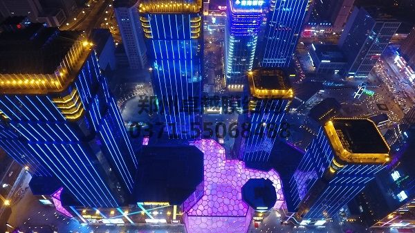 商場(chǎng)外立面整體膜結構夜間實(shí)景