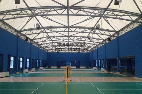 封閉式羽毛球場(chǎng)膜結構內部實(shí)拍圖