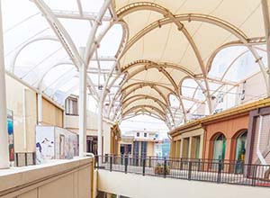 商場(chǎng)屋頂膜結(jié)構(gòu)有哪些特點(diǎn)？