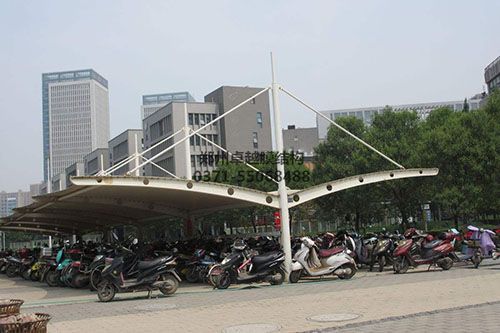雙側(cè)斜拉型膜結(jié)構(gòu)車棚