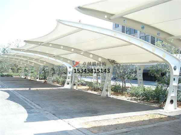 瓜州<font color='red'>膜結(jié)構(gòu)停車棚</font>【設(shè)計生產(chǎn)安裝】