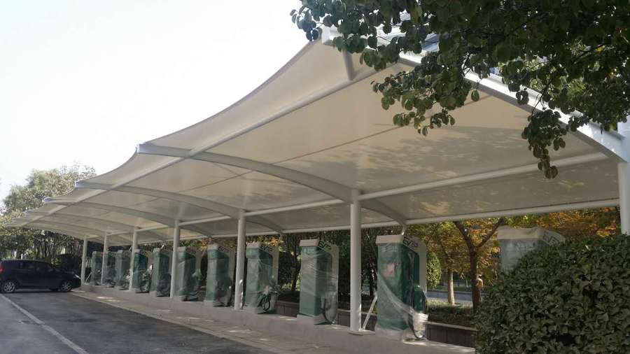 七字形是汽車(chē)蓬里使用比較多的一款造型