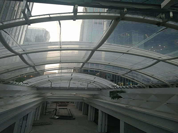 ETFE 膜材料的清潔與維護指南