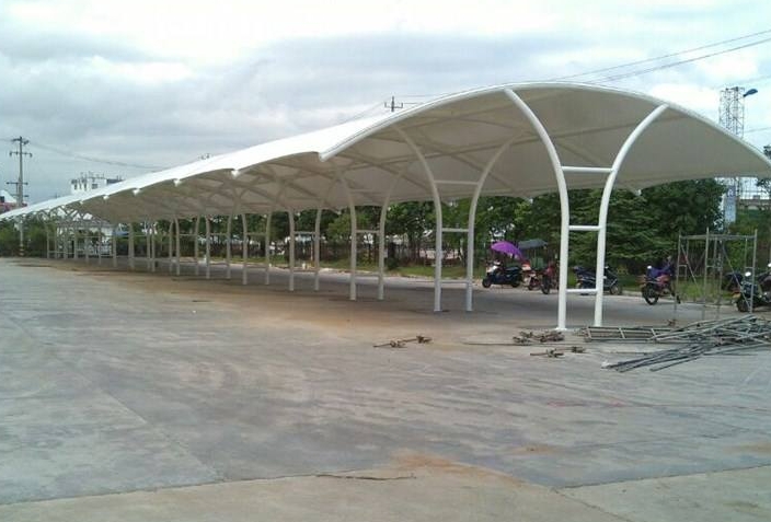 索<font color='red'>膜結構車(chē)棚</font>定制需要怎么選擇生產(chǎn)廠(chǎng)家？